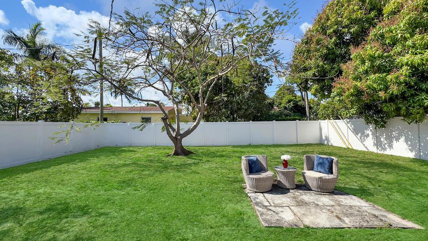 Building Photo - 3331 Lake Ave