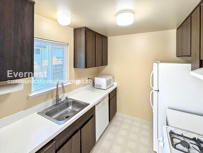 Building Photo - 1844 Tesoro Ct