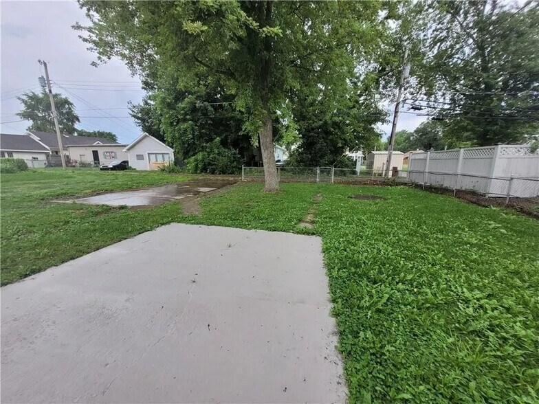 Building Photo - 2715 Delaware St