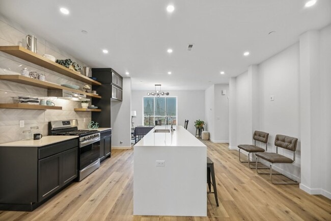 Building Photo - 3Bd/2.5Bd Monroe Townhome