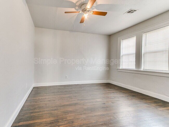 Building Photo - 946 East Dr