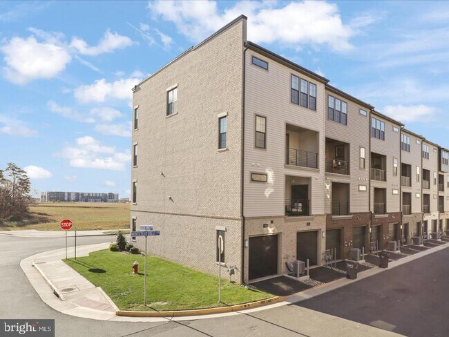 Building Photo - 43544 Jefferson Park St