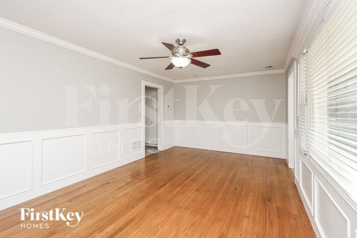 Building Photo - 5707 N Amoret Ave