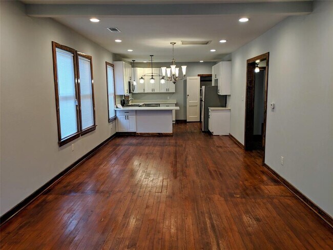 Building Photo - 5118 Dunlop St