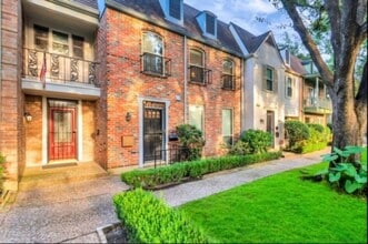 Building Photo - 530 N Post Oak Ln