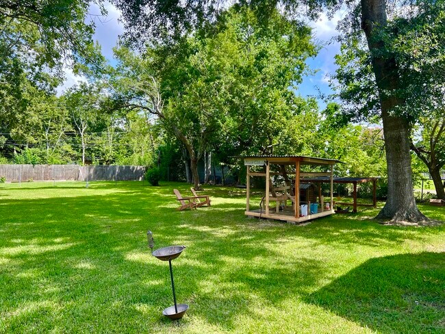 Building Photo - 7357 Brace St