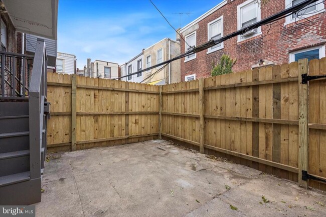 Building Photo - 5551 Addison St