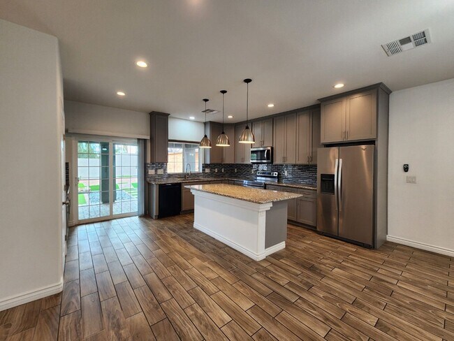 Building Photo - Single Story with Casita