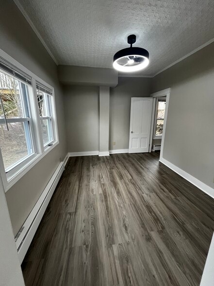 Building Photo - 84 W Main St