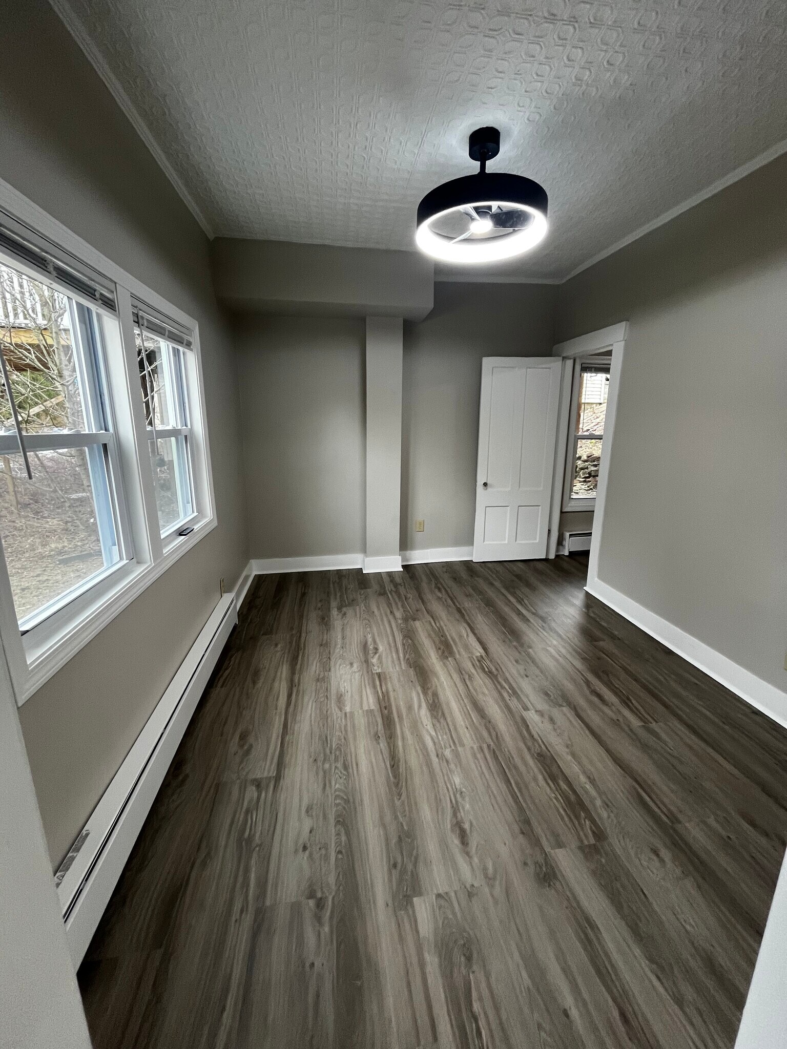 Building Photo - 84 W Main St