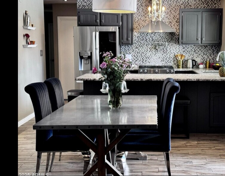 Building Photo - 1909 E La Jolla Dr