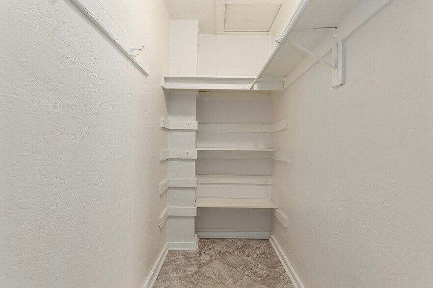 Building Photo - 9711 E 18th St S