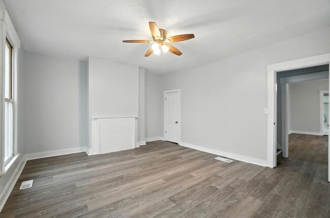 Building Photo - Newly Renovated, Large Home in Dayton!!