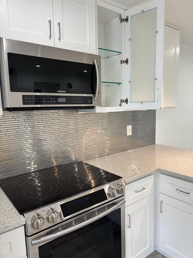 Building Photo - 1629 Riverview Rd