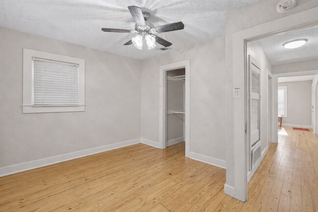 Building Photo - 1202 E 29th St