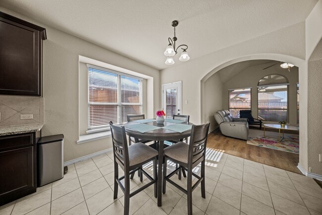 Building Photo - 115 Parkwood Dr