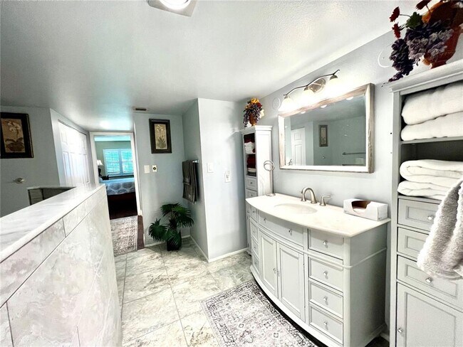 Building Photo - 1610 Islamorada Blvd
