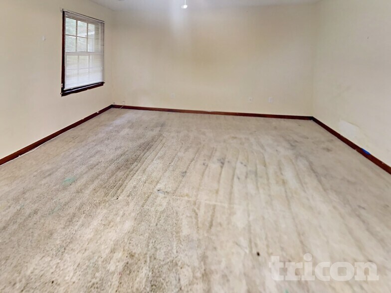 Building Photo - 20 Lakeside Dr