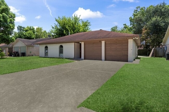 Building Photo - 6811 Feather Creek Dr