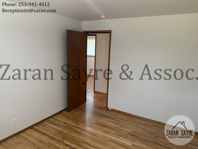 Building Photo - 215 - Perfect Location! Three Bedroom Charmer
