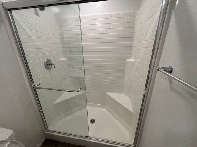 Building Photo - Charming 3-Bedroom Home with Spacious Back...
