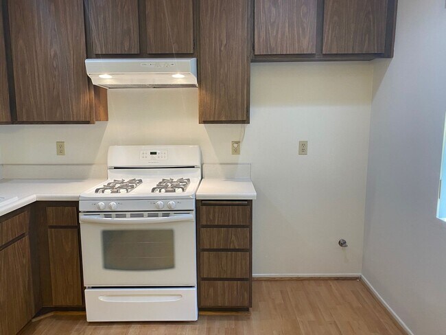 Building Photo - 2 Bedroom TownHome