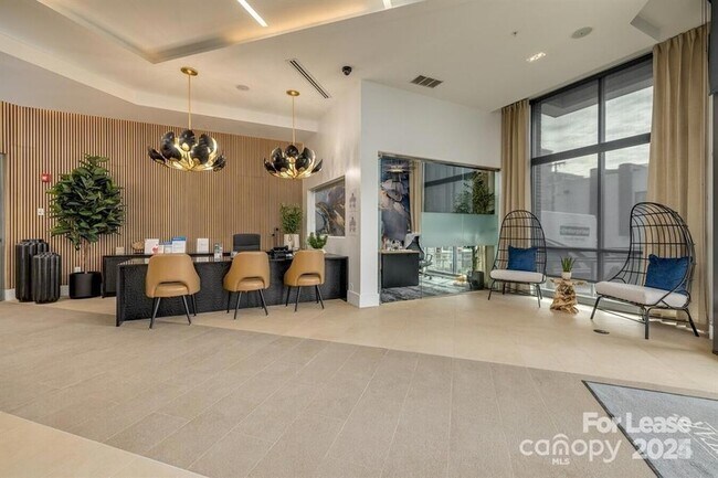 Building Photo - 205 S Kings Dr