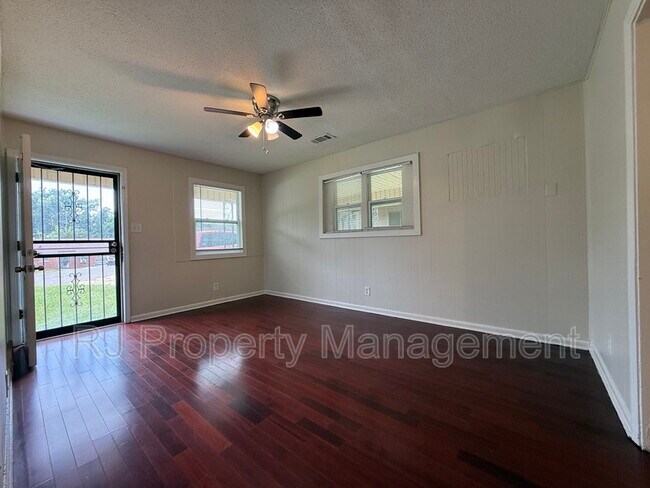 Building Photo - 4277 Falcon Cove