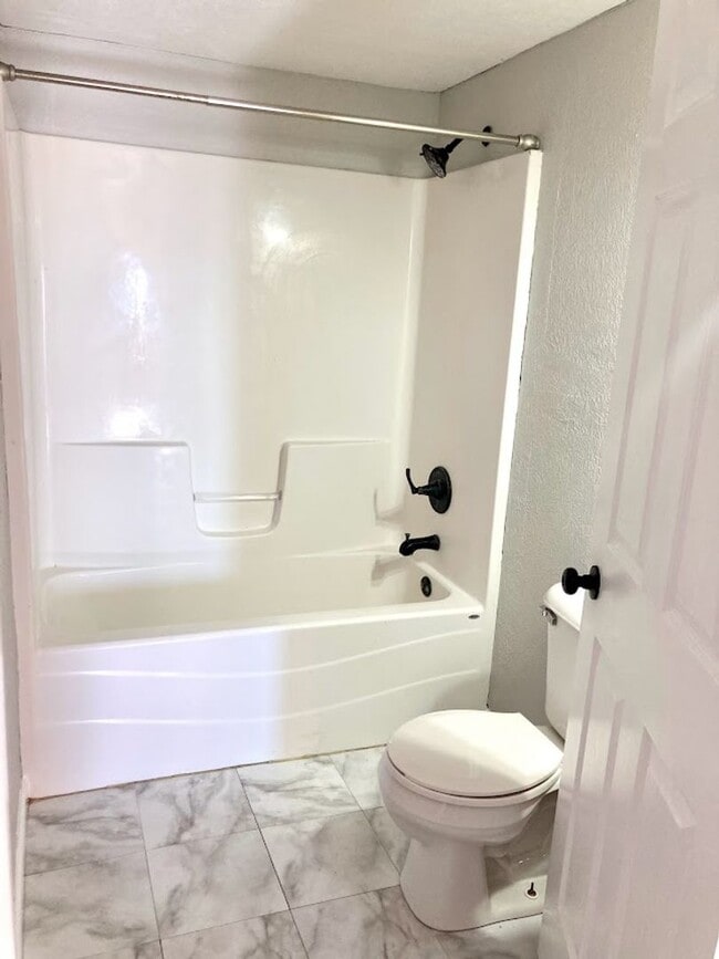 Building Photo - Single Family Home for Rent in Dodge City