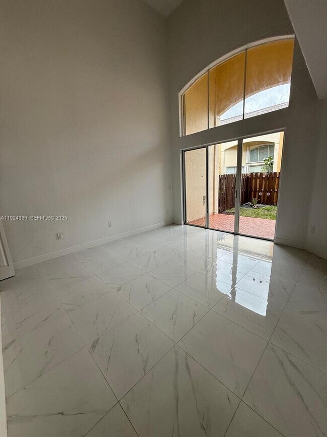 Building Photo - 5543 NW 112th Pl