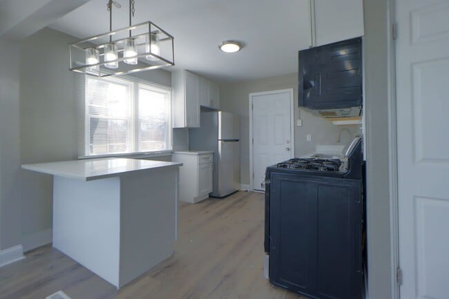 Building Photo - 4 Bedroom Cape Cod