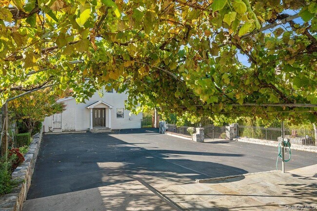 Building Photo - 9 Todd Pl