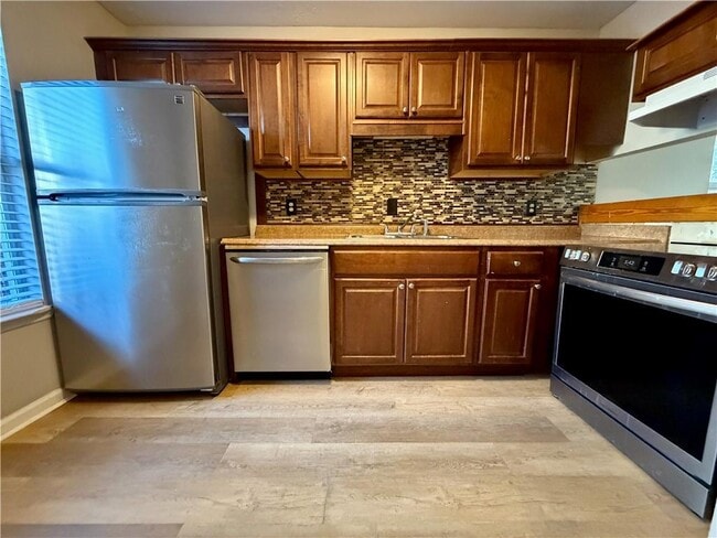 Building Photo - 1911 Shenandoah Valley Ln SE