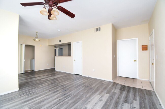 Building Photo - Beautiful Must See Condo!