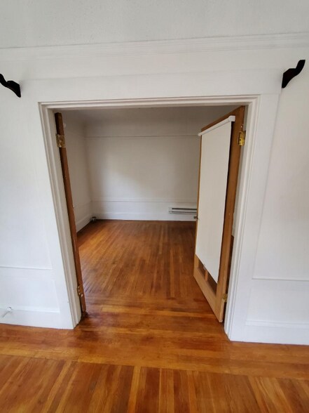 Building Photo - 6 College Ave