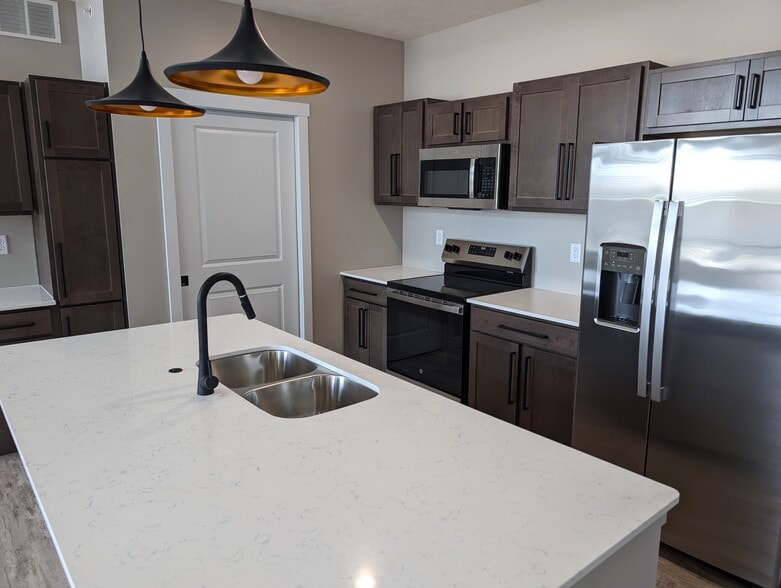 Building Photo - Elm 26 Apartments