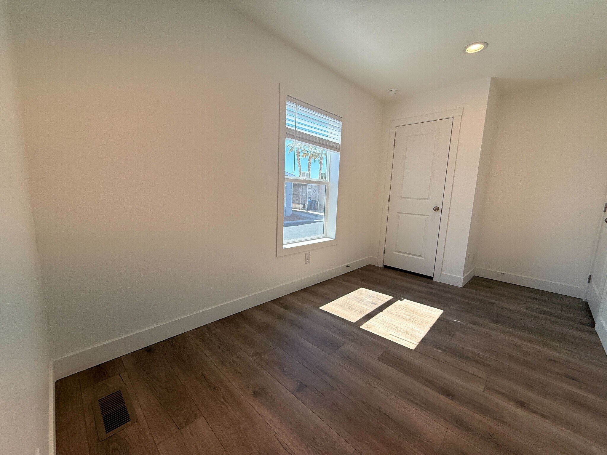 Building Photo - 3601 E Wyoming Ave