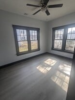 Building Photo - 213 W 10th Ave