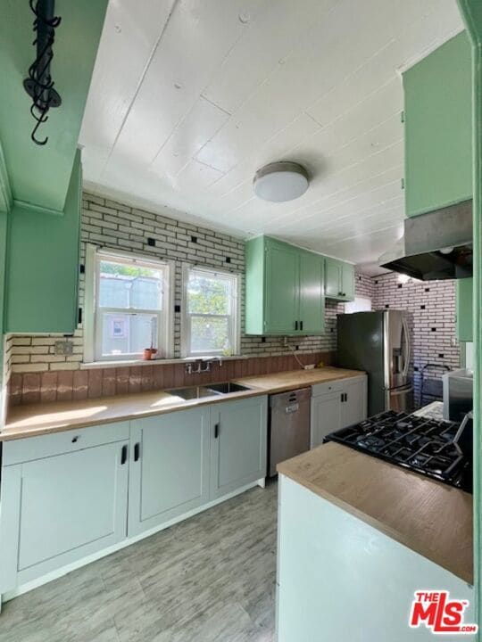 Building Photo - 11151 Sarah St