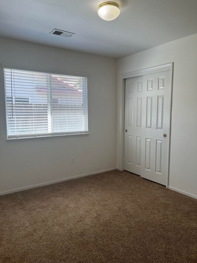 Building Photo - 950 Geneva Dr