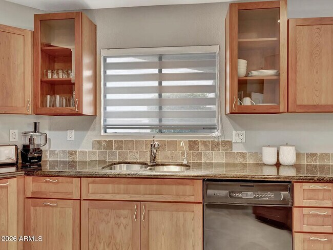 Building Photo - 7773 E Stallion Rd