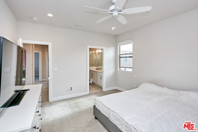 Building Photo - 9831 Alburtis Ave