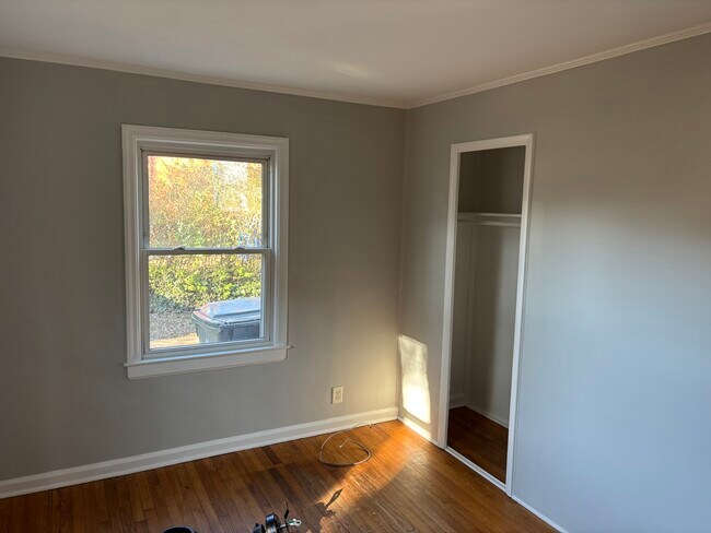 Building Photo - 717 Brighton Rd