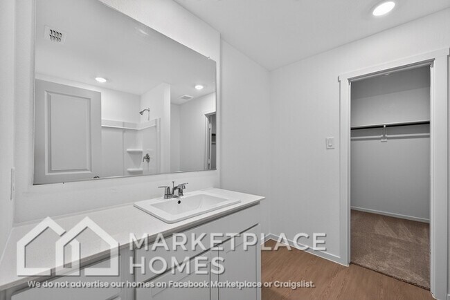 Building Photo - 412 Sambal Dr