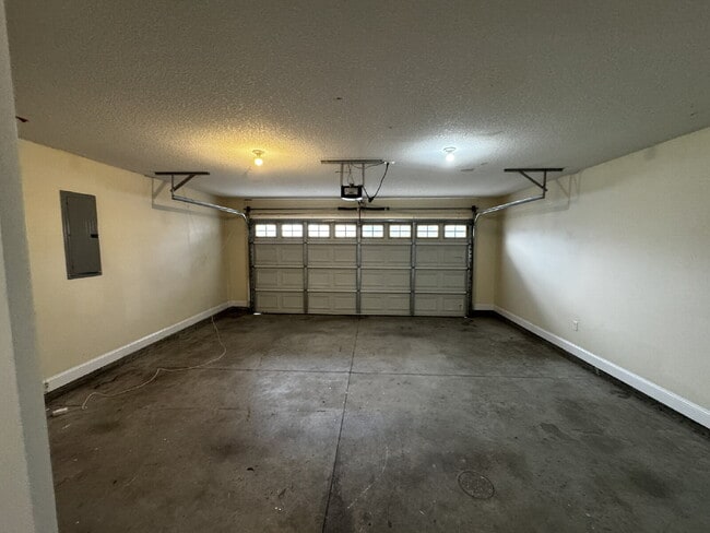 Building Photo - House for Rent