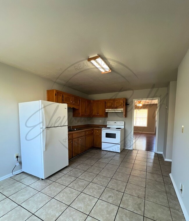 Building Photo - ON SPECIAL: Three Bedroom Ranch with Appli...