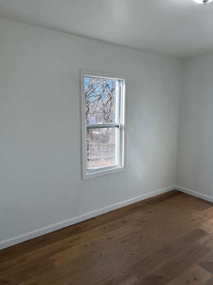 Building Photo - 1665 Elaine Rd