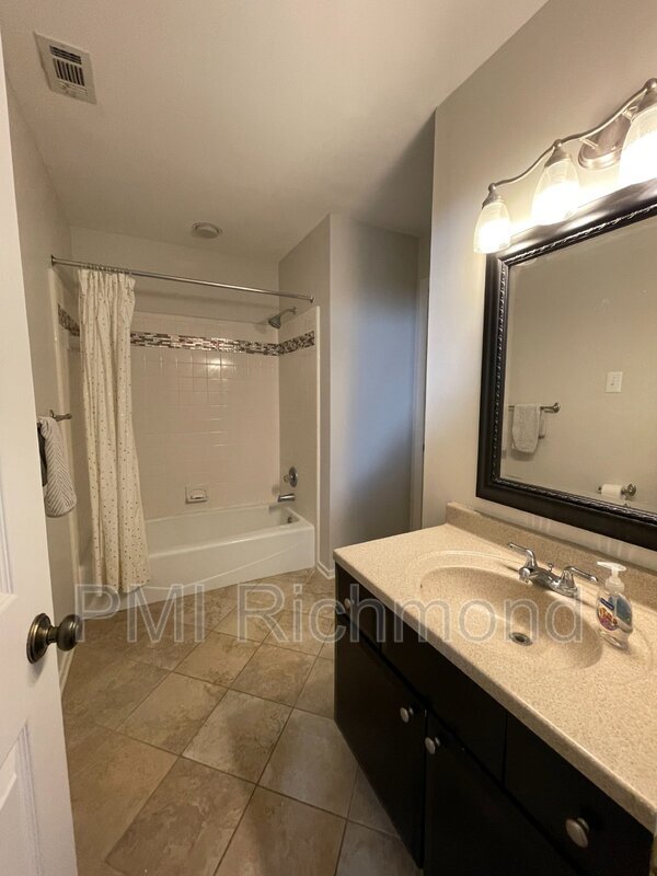 Building Photo - 4601 Winterset Pl