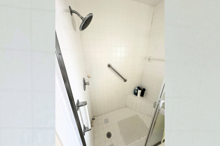 Building Photo - 6539 Royal Manor Cir