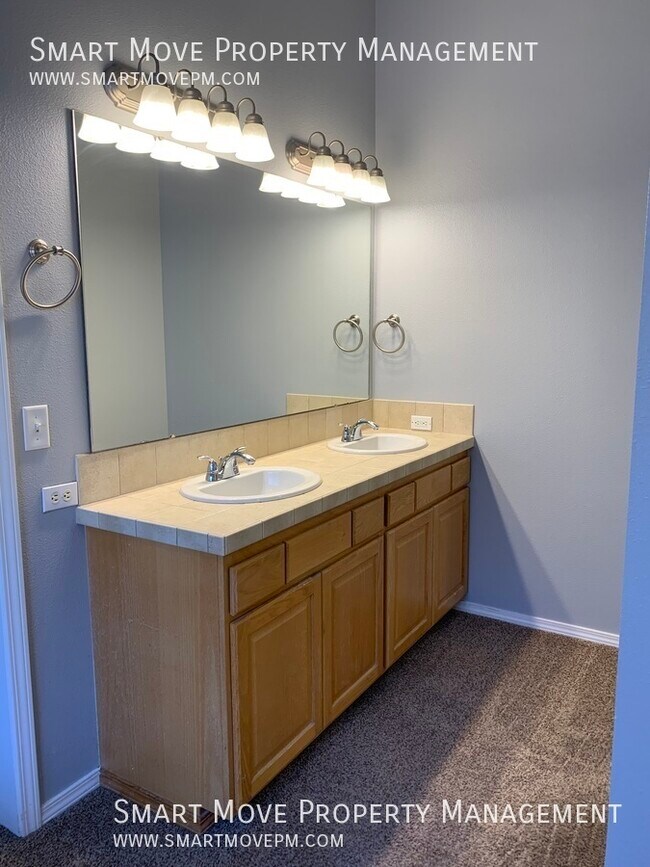 Building Photo - 4260 E Arborvitae Dr
